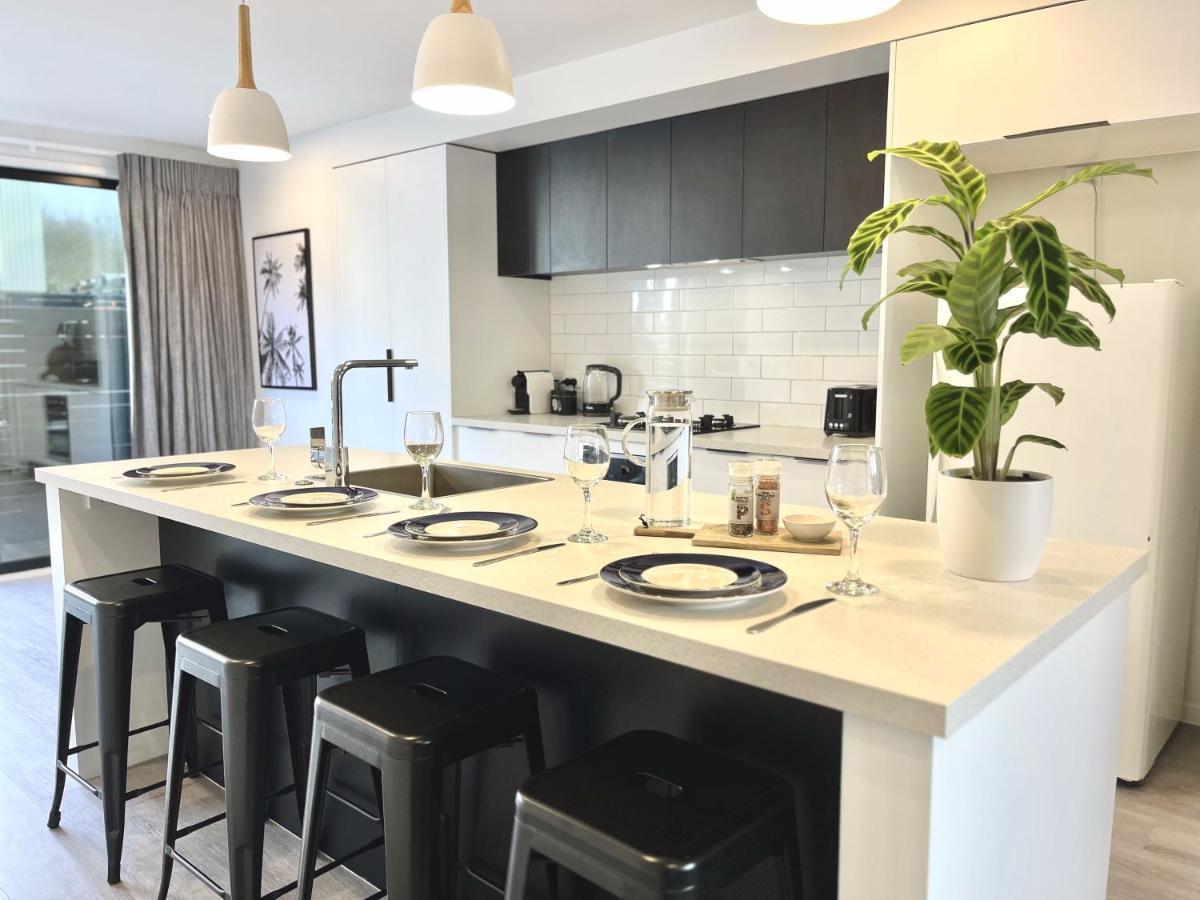 Modern & Central City - By Kosh Bnb Hamilton Exterior photo