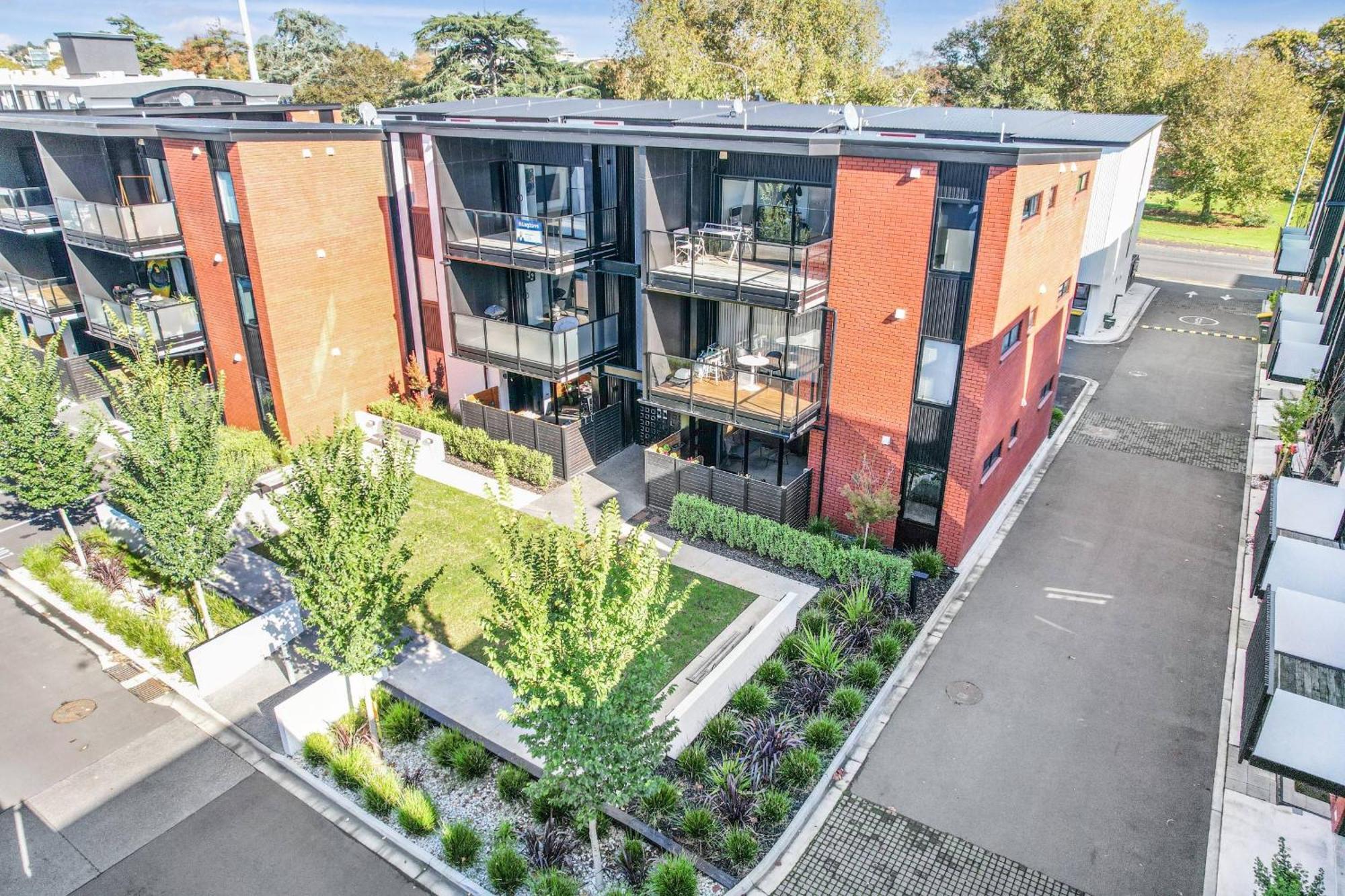 Modern & Central City - By Kosh Bnb Hamilton Exterior photo